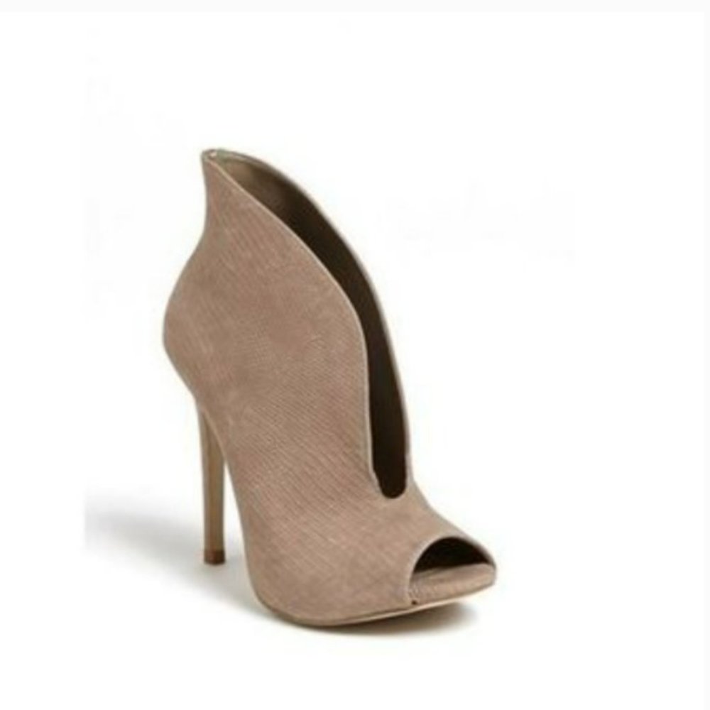 STEVE MADDEN Sexy Stelth Peep Toe Booties